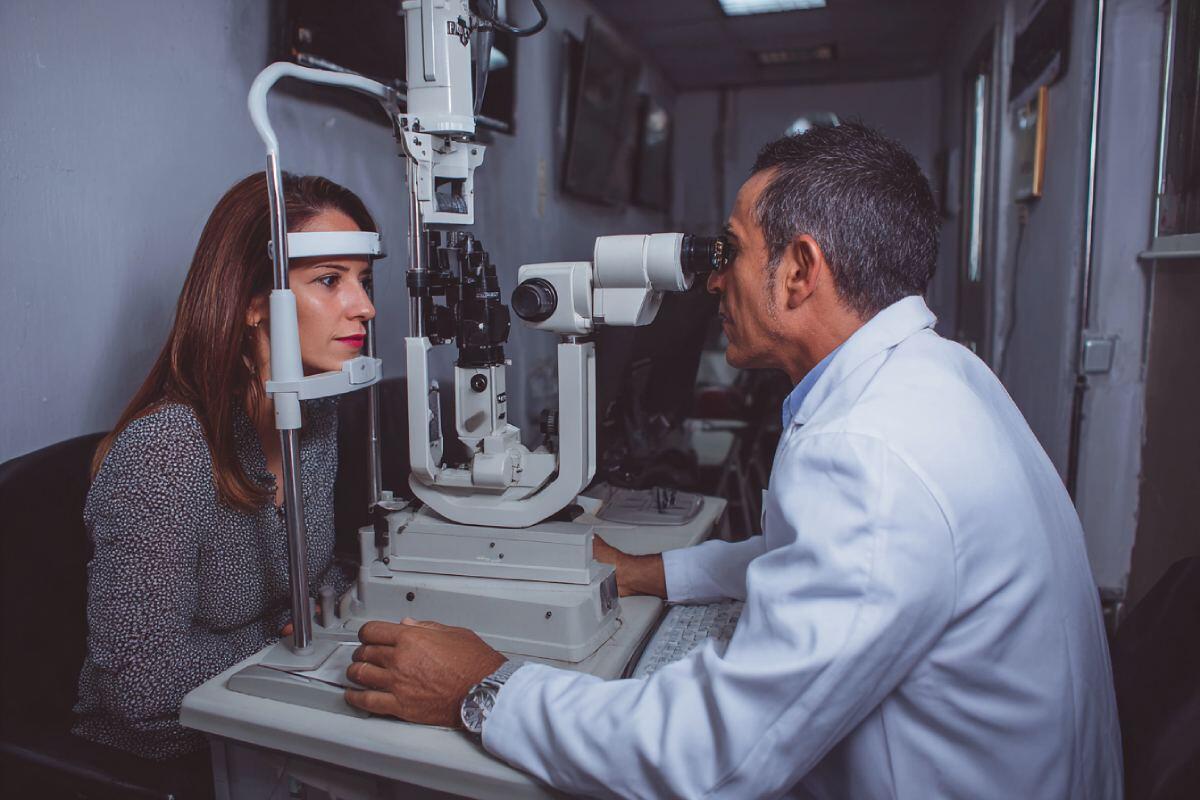 Chequeos médicos obligatorios para sacar la licencia de conducción en Colombia